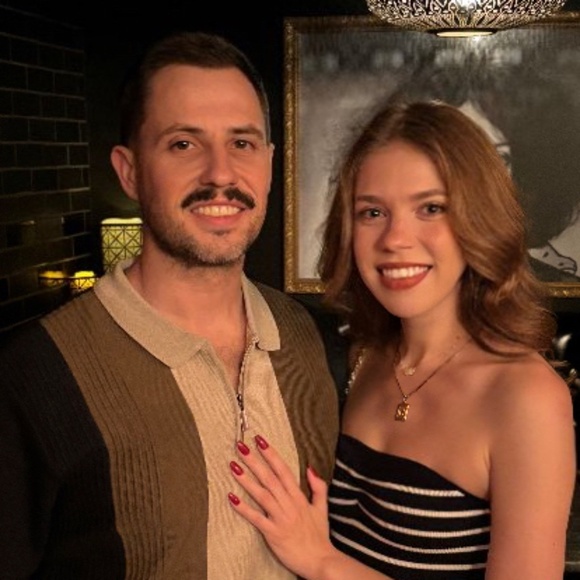 Meet Your Posher, Chloe - Picture 2 of 2